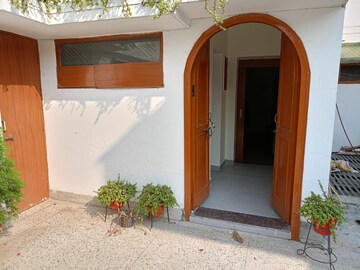 Building Lobby in 2 BHK Independent House at Gomti Nagar – for Rent