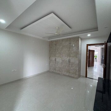 Room in 3 BHK Apartment at BPTP The Pedestal, Sector 70a – for Rent