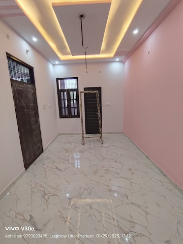 Room in 3 BHK Independent House at Jankipuram Extension – for Sale