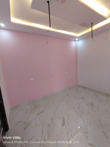 Room in 3 BHK Independent House at Jankipuram Extension – for Sale