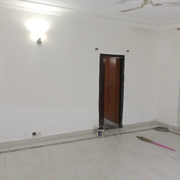 Room in 4 BHK Builder Floor at Uppal Southend, Sector 49 – for Sale