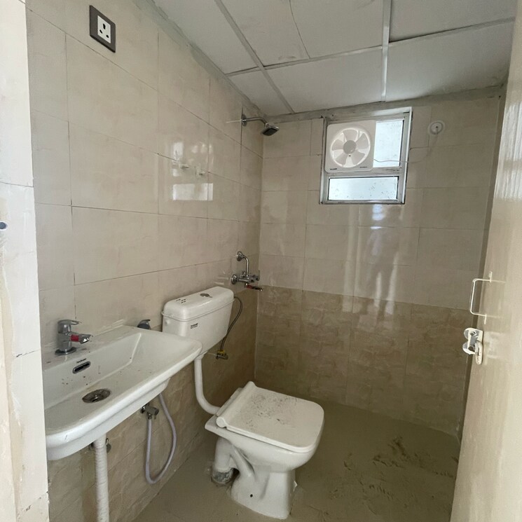 Bathroom, rof-aalayas-phase-2 3 Bedroom 864 Sq.Ft. Apartment In Sector 102 Gurgaon 8151413