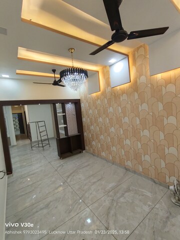 Room in 3 BHK Independent House at Jankipuram – for Sale