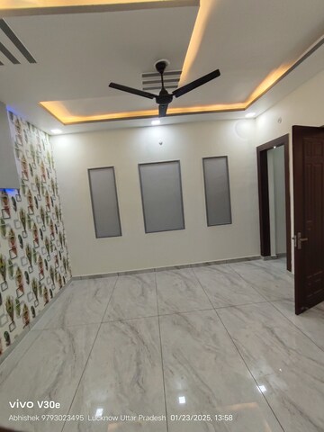 Room in 3 BHK Independent House at Jankipuram – for Sale