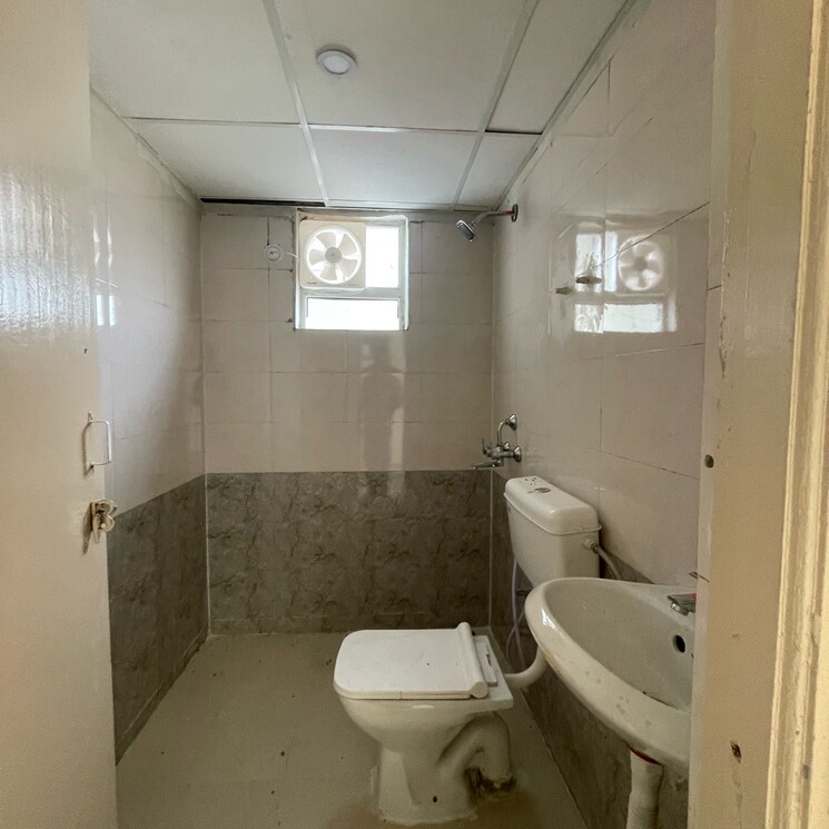 Bathroom, rof-aalayas-phase-2 3 Bedroom 864 Sq.Ft. Apartment In Sector 102 Gurgaon 8151413