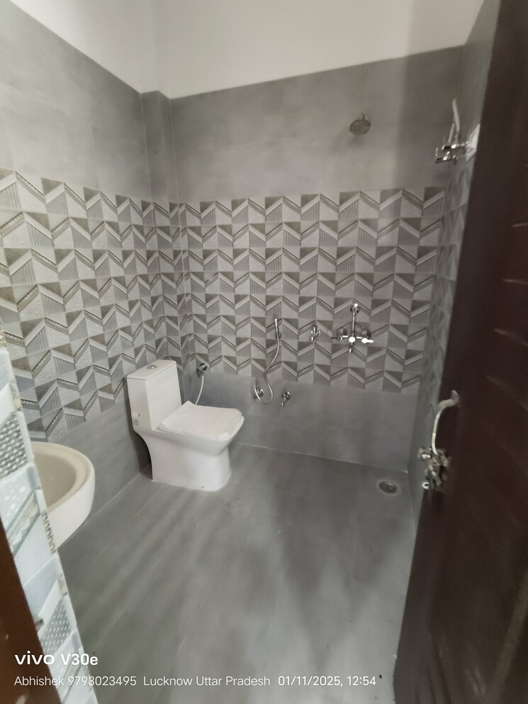 Bathroom, jankipuram 3 Bedroom 1600 Sq.Ft. Independent House In Jankipuram Lucknow 8151415
