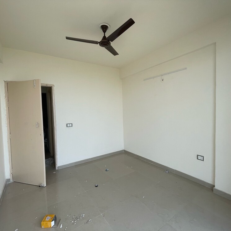 Room, rof-aalayas-phase-2 3 Bedroom 864 Sq.Ft. Apartment In Sector 102 Gurgaon 8151413