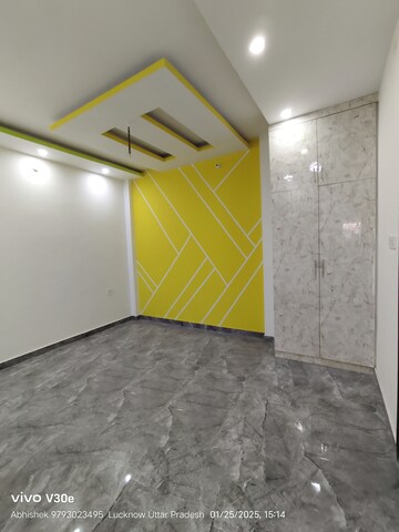 Room in 2 BHK Independent House at Jankipuram Extension – for Sale