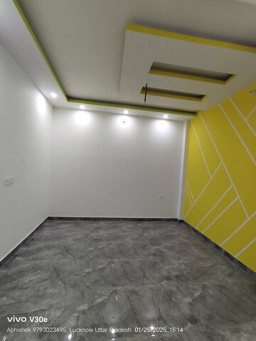 Room in 2 BHK Independent House at Jankipuram Extension – for Sale