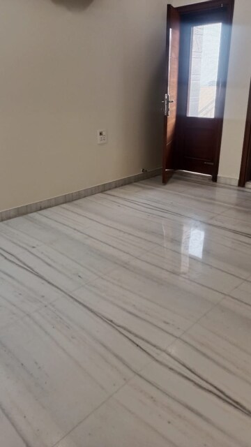 Room in 1 BHK Apartment at Vasant Kunj – for Sale