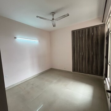 Room in 2.5 BHK Apartment at Supertech Cape Town, Sector 74 – for Sale