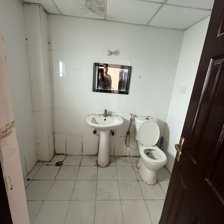 Bathroom, supertech-cape-town 2.5 Bedroom 1150 Sq.Ft. Apartment In Sector 74 Noida 8151499