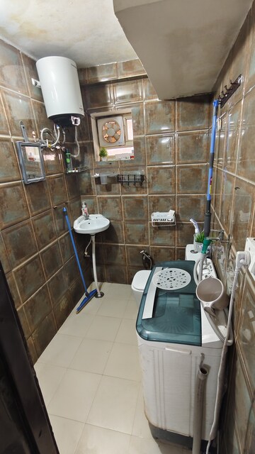 Bathroom in 1 BHK Apartment at Sector 23 Dwarka – for Rent