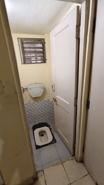 Bathroom in 1 BHK Apartment at Sector 23 Dwarka – for Rent