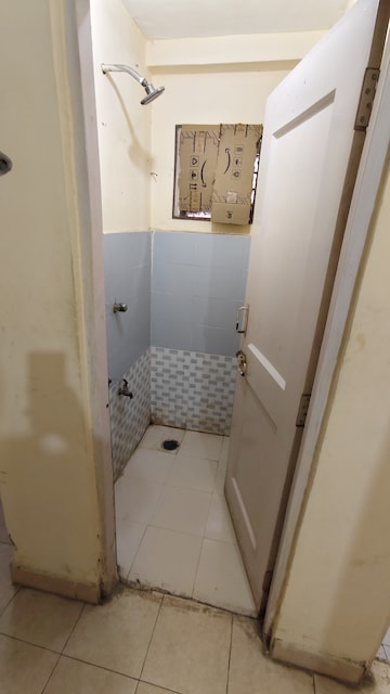 Bathroom in 1 BHK Apartment at Sector 23 Dwarka – for Rent