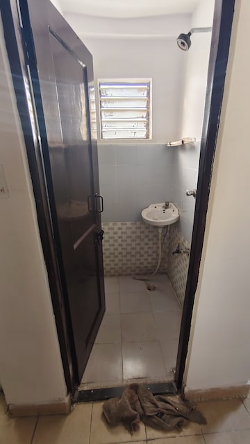 Bathroom in 1 BHK Apartment at Sector 23 Dwarka – for Rent