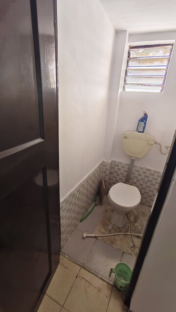 Bathroom in 1 BHK Apartment at Sector 23 Dwarka – for Rent