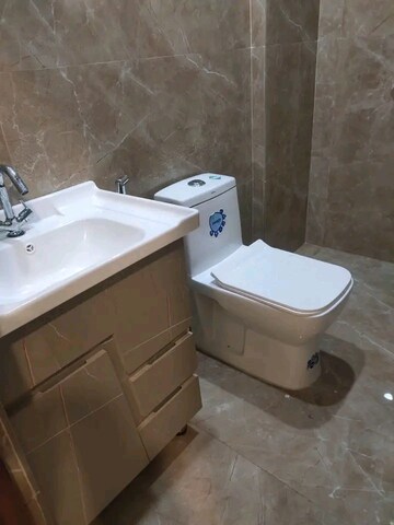 Bathroom in 1 BHK Builder Floor at Ansal Sushant Lok I, Sector 43 – for Rent
