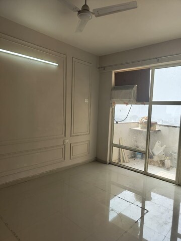 Room in 2 BHK Apartment at Pyramid Heights, Sector 85 – for Rent