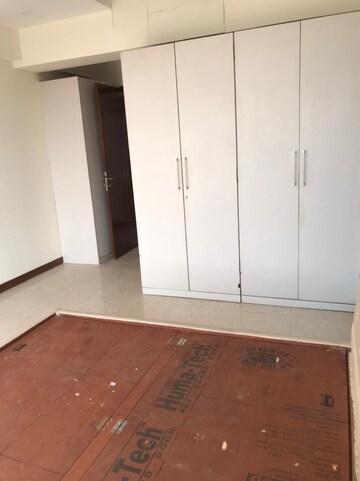 Furnished Amenities in 3.5 BHK Apartment at Amogh Apartment, Vile Parle West – for Rent