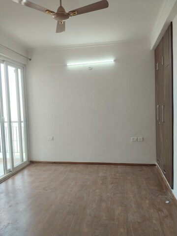Room in 3 BHK Apartment at Amrapali Riverview, Amrapali Leisure Valley – for Rent