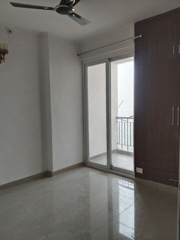 Room in 3 BHK Apartment at Amrapali Riverview, Amrapali Leisure Valley – for Rent