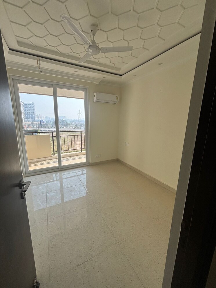 Room, patiala road 3 Bedroom 1942 Sq.Ft. Apartment In Patiala Road Zirakpur 8151594