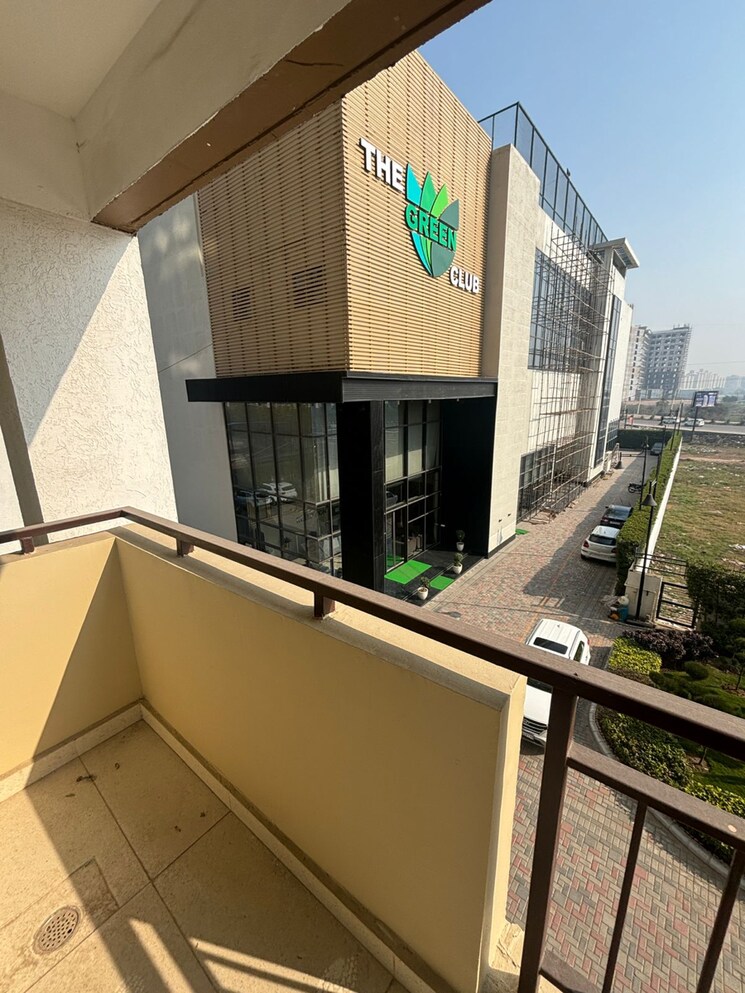 Balcony, patiala road 3 Bedroom 1942 Sq.Ft. Apartment In Patiala Road Zirakpur 8151594