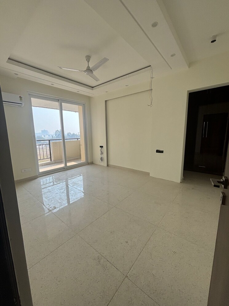 Room, patiala road 3 Bedroom 1942 Sq.Ft. Apartment In Patiala Road Zirakpur 8151594