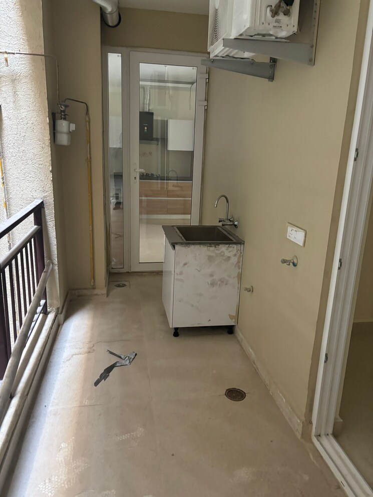 Balcony, patiala road 3 Bedroom 1942 Sq.Ft. Apartment In Patiala Road Zirakpur 8151594