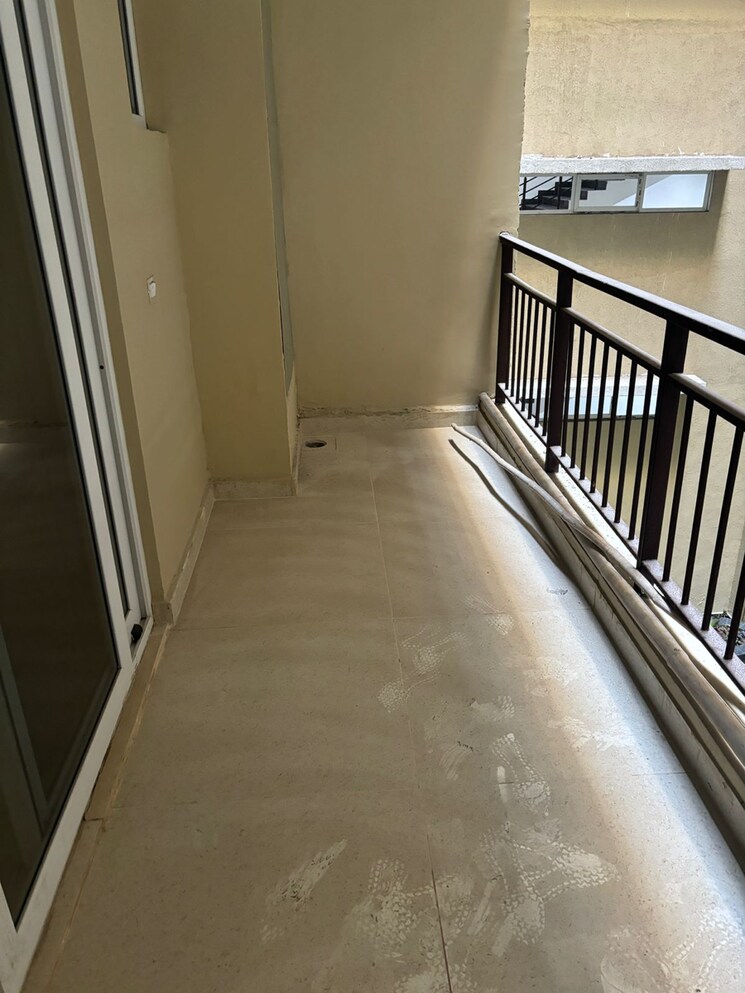 Balcony, patiala road 3 Bedroom 1942 Sq.Ft. Apartment In Patiala Road Zirakpur 8151594