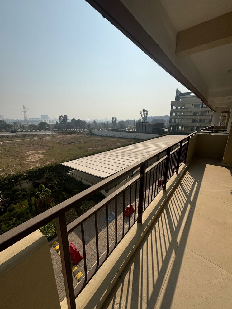 Balcony, patiala road 3 Bedroom 1942 Sq.Ft. Apartment In Patiala Road Zirakpur 8151594