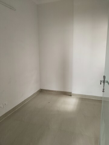 Room in 2.5 BHK Apartment at Amrapali Riverview, Amrapali Leisure Valley – for Rent