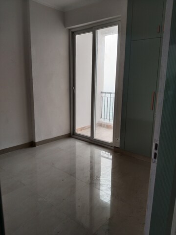 Room in 2.5 BHK Apartment at Amrapali Riverview, Amrapali Leisure Valley – for Rent