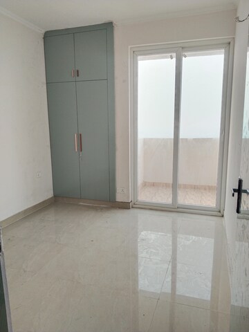 Room in 2.5 BHK Apartment at Amrapali Riverview, Amrapali Leisure Valley – for Rent