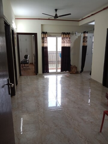 Room in 3 BHK Apartment at Amrapali Dream Valley, Tech Zone 4 Greater Noida – for Rent