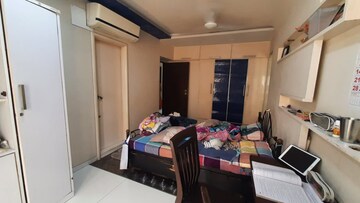 Bedroom in 3 BHK Apartment at Matunga East – for Rent
