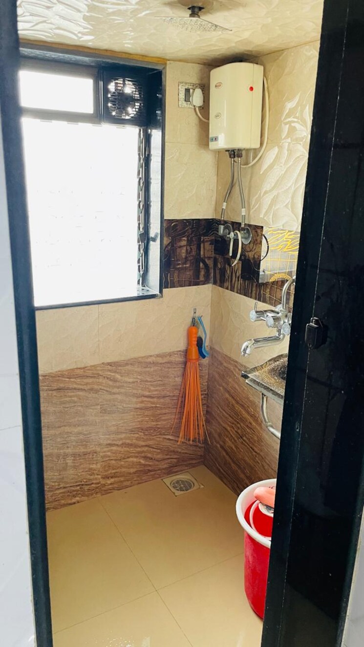 Bathroom, suhas-modi-sra 1 RK 270 Sq.Ft. Apartment In Kandivali East Mumbai 8151689