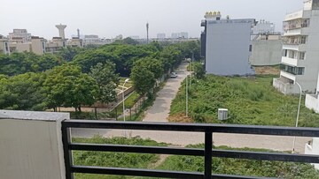 3 BHK Builder Floor – Garden View at BPTP Parkland Pride, Sector 77 - for Sale