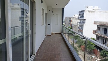 Building Lobby in 3 BHK Builder Floor at BPTP Parkland Pride, Sector 77 – for Sale