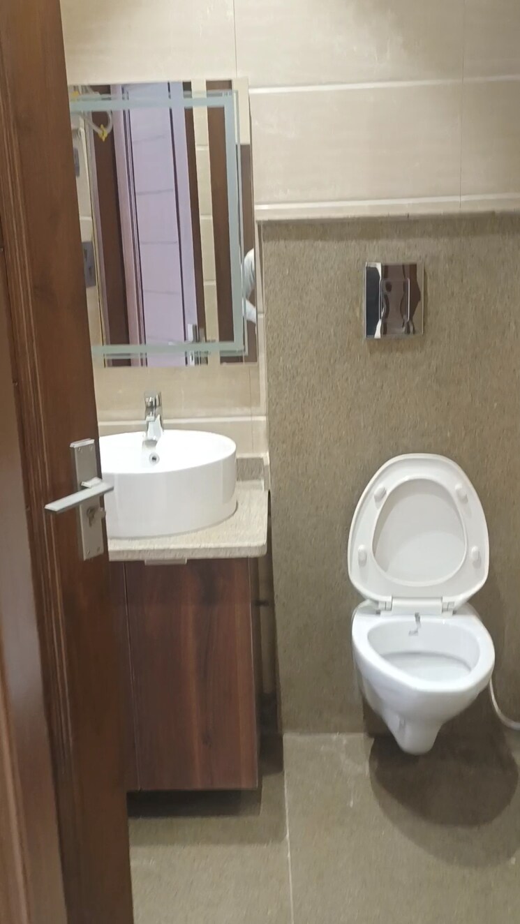 Bathroom, old rajinder nagar 3 Bedroom 770 Sq.Ft. Builder Floor In Old Rajinder Nagar Delhi 8151748