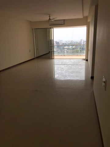 Bedroom in 3.5 BHK Apartment at Juhu – for Rent