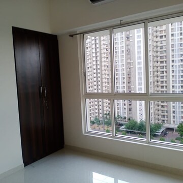 Room in 2 BHK Apartment at Lodha Amara Tower 6 and 22, Sandoz Baug – for Sale