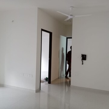 Room in 2 BHK Apartment at Lodha Amara Tower 6 and 22, Sandoz Baug – for Sale