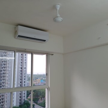 Room in 2 BHK Apartment at Lodha Amara Tower 6 and 22, Sandoz Baug – for Sale