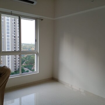 Room in 2 BHK Apartment at Lodha Amara Tower 6 and 22, Sandoz Baug – for Sale