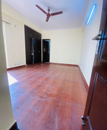 Room in 3 BHK Apartment at Aims Golf City, Sector 75 – for Rent