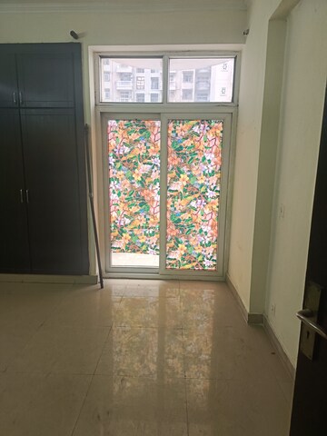 Room in 2 BHK Apartment at Amrapali Silicon City, Sector 76 – for Sale