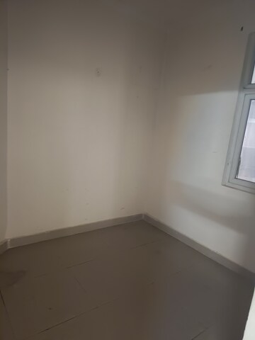 Room in 2 BHK Apartment at Amrapali Silicon City, Sector 76 – for Sale