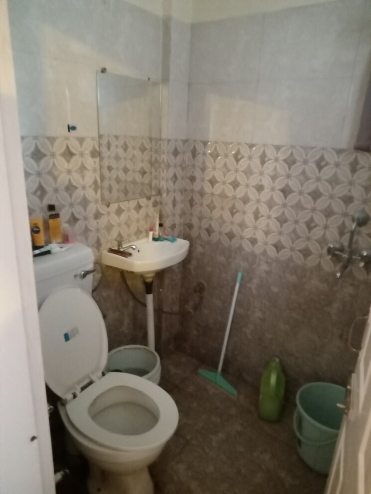 Bathroom, kharar mohali road 2 Bedroom 100 Sq.Yd. Builder Floor In Kharar Mohali Road Kharar 8151808
